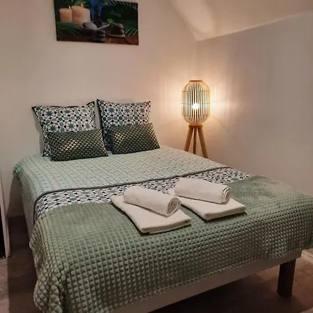 Proche Centre + Parking Apartment *