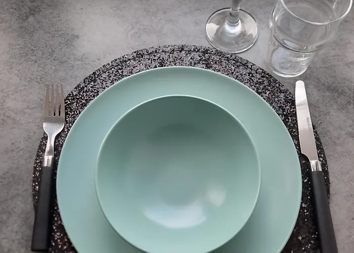 Proche Centre + Parking *